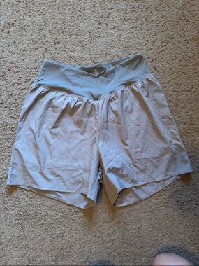 High-Waist Relaxed Light Gray Women’s Shorts